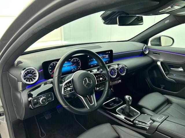 Mercedes-Benz A-KLASSE 160 Business Solution Luxury Navigatie Apple Carplay/Android Auto Camera Parkeersensoren Cruise Control Stoelverwarming Virtual Cockpit Lichtmetalen velgen Climate Control