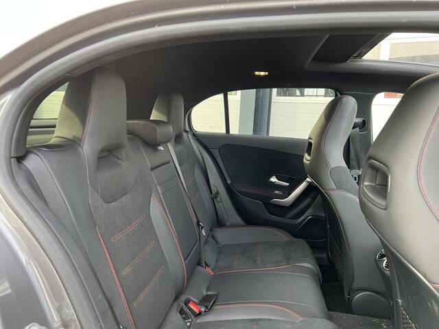 Mercedes-Benz A-KLASSE 180 AMG Line | Panoramadak | MULTIBEAM LED Koplampen | Dodehoekassistent | Advanced Sound System | Apple CarPlay | Android Auto | Augmented Reality voor Navigatie | Donkergetint Glas Achter | Sfeerverlichting | Stoelverwarming