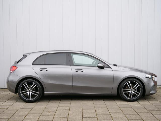 Mercedes-Benz A-KLASSE 180 Business Solution 136 Pk Automaat Navigatie / Camera / 18 inch / Stoelverwarming