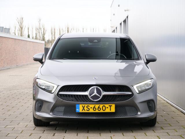 Mercedes-Benz A-KLASSE 180 Business Solution 136 Pk Automaat Navigatie / Camera / 18 inch / Stoelverwarming