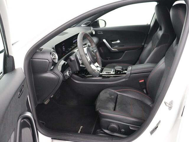 Mercedes-Benz A-KLASSE AMG 35 4Matic Night | Panoramadak | Carplay | Widescreen | Stoelverwarming | Burmester | 360 camera | Sfeerverlichting | Leder/Alcantara | Navigatie