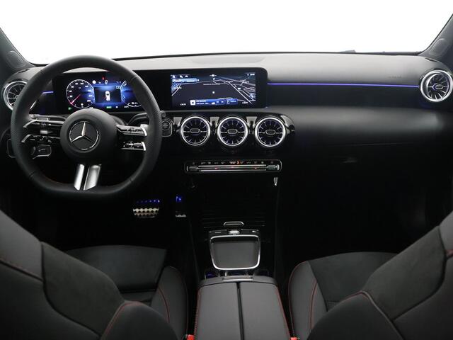 Mercedes-Benz A-KLASSE 250 e Star Edition AMG Line | Panoramadak | Nightpakket | Multibeam Koplampen | Sfeerverlichting | 19 Inch Mulitspaaks |