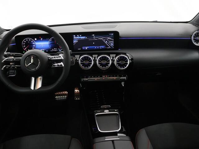 Mercedes-Benz A-KLASSE 250 e Star Edition AMG Line | Panoramadak | Multibeam LED | Achteruitrijcamera | Stoelverwarming | Sfeerverlichting |