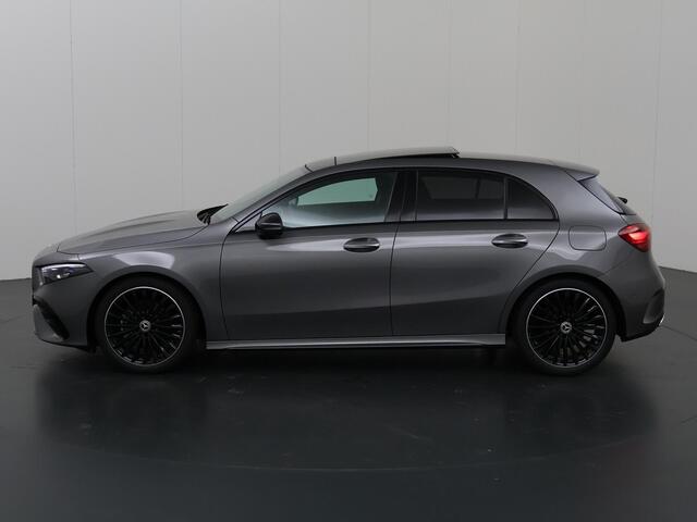 Mercedes-Benz A-KLASSE 180 Star Edition AMG Line | Panoramadak | Multibeam LED | 19-Inch | Sfeerverlichting | Nightpakket |