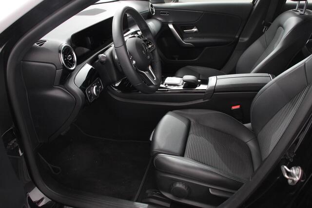 Mercedes-Benz A-KLASSE 180 136pk Automaat Progressive Navigatie Parkeersensoren Camera Cruise Control Stoelverwarming Ledverlichting Climate Control