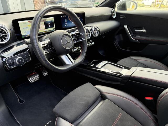 Mercedes-Benz A-KLASSE 180 Star Edition | Keyless | Pano | Sfeer | Camera | Stoel verwarming |