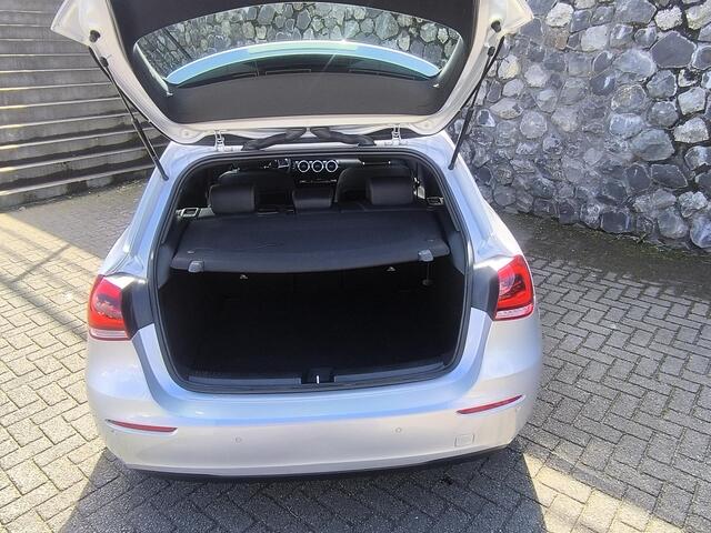 Mercedes-Benz A-KLASSE 180 Business Solution AMG All season banden, grote navi, virtual cockpit, carplay, camera, DAB+, stoelverwarming