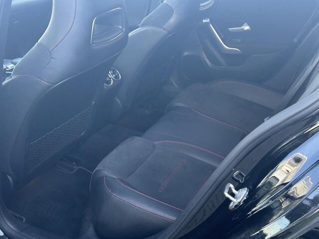 Mercedes-Benz A-KLASSE 180 d Premium Plus | Navigatie | Camera | Panoramadak | Dodehoek Detectie |