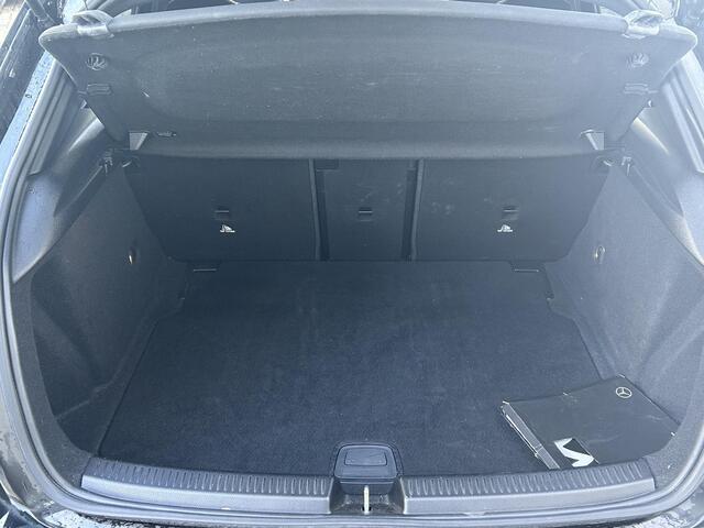 Mercedes-Benz A-KLASSE 180 d Premium Plus | Navigatie | Camera | Panoramadak | Dodehoek Detectie |