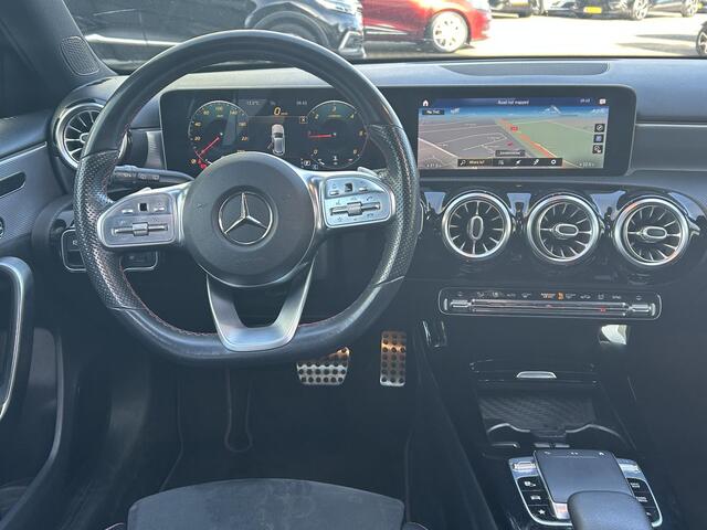 Mercedes-Benz A-KLASSE 180 d Premium Plus | Navigatie | Camera | Panoramadak | Dodehoek Detectie |