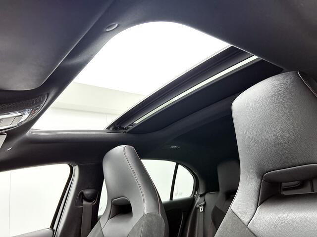 Mercedes-Benz A-KLASSE 180 AMG line | Night pakket | Panorama schuifdak Inclusief 12 Maanden Garantie.