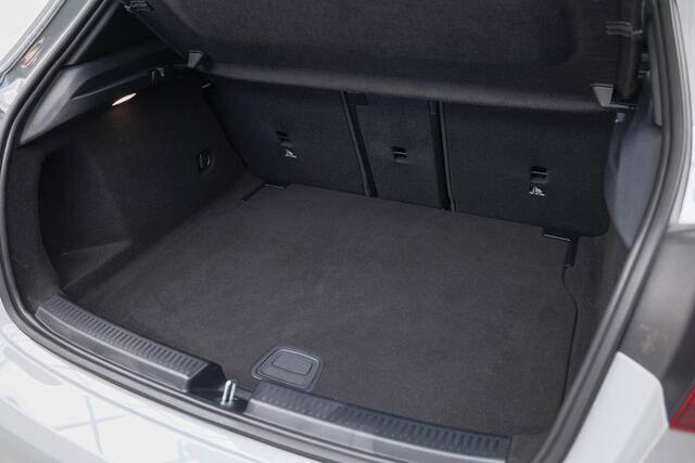 Mercedes-Benz A-KLASSE 200 AMG Line |Pano|AlpineGrau|Ambient|