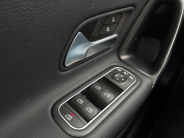 Mercedes-Benz A-KLASSE 160 Business Solution | Carplay | Privacy glass | Sport interieu