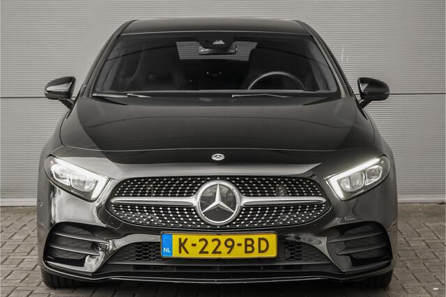 Mercedes-Benz A-KLASSE 180 Business Solution AMG Camera CarPlay Black Pack 18"