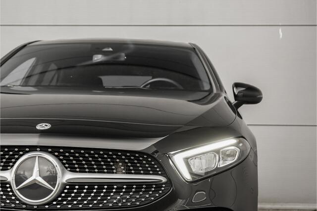 Mercedes-Benz A-KLASSE 180 Business Solution AMG Camera CarPlay Black Pack 18"