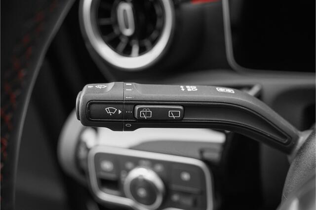 Mercedes-Benz A-KLASSE 180 Business Solution AMG Camera CarPlay Black Pack 18"