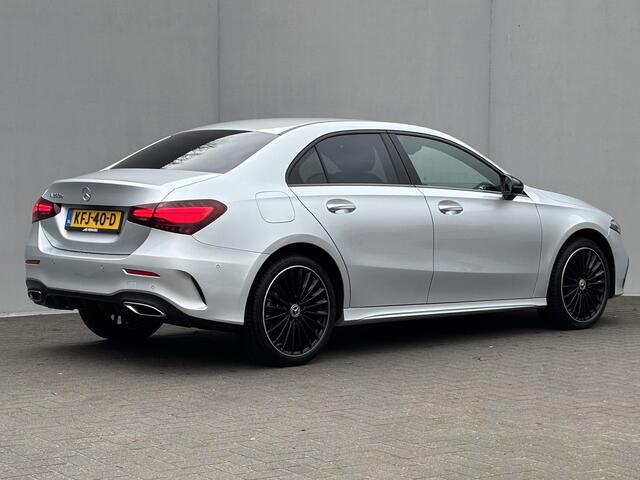 Mercedes-Benz A-KLASSE 250 e AMG Line Design Plug-in Automaat / Dealer onderhouden / 1e eigenaar / 1.600 kg trekgewicht / Navigatie / Camera / 19" AMG + All Season banden / Matrix Led Beam / Stoelverwarming /