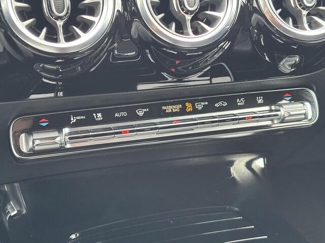 Mercedes-Benz A-KLASSE 250 e AMG Line Design Plug-in Automaat / Dealer onderhouden / 1e eigenaar / 1.600 kg trekgewicht / Navigatie / Camera / 19" AMG + All Season banden / Matrix Led Beam / Stoelverwarming /