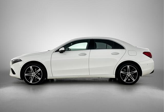 Mercedes-Benz A-KLASSE 250 e Star Edition Luxury Line Inclusief 24 maanden MB Certified garantie voor Europa.