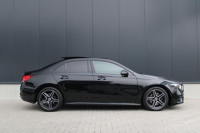 Mercedes-Benz A-KLASSE 220 AMG Line - Multibeam - Memory - Pano - Night Pakket - Keyless - Stoelverwarming - Camera - Rijklaar