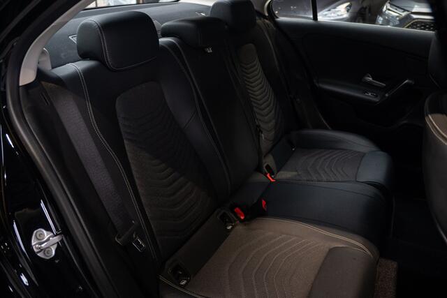 Mercedes-Benz A-KLASSE 250 e Business Line Apple Carplay - Stoelverwarming - Dab - Cruise Control - Trekhaak