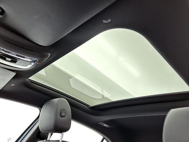 Mercedes-Benz A-KLASSE 180 Business Solution Luxury Panorama Schuif-Kanteldak | Parkeerpakket met achteruitrijcamera | Ledkoplampen | Sfeerverlichting | Apple CarPlay Inclusief 24 maanden MB Certified garantie voor Europa.