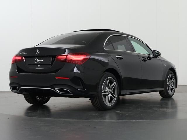 Mercedes-Benz A-KLASSE 250e Business Solution AMG | Panoramadak | Sfeerverlichting | Achteruitrijcamera | Stoelverwarming |