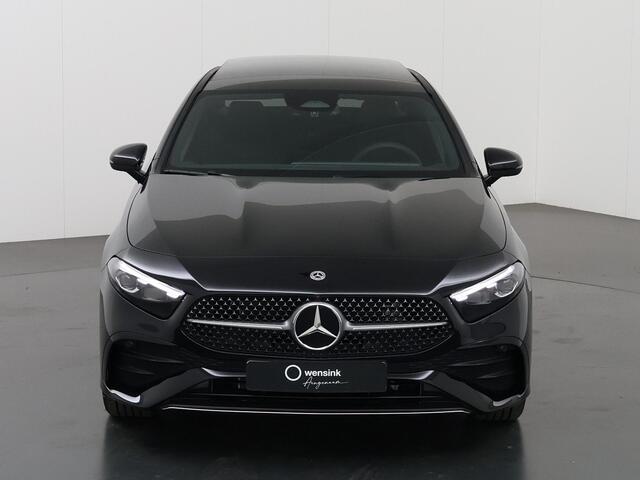 Mercedes-Benz A-KLASSE 250e Business Solution AMG | Panoramadak | Sfeerverlichting | Achteruitrijcamera | Stoelverwarming |