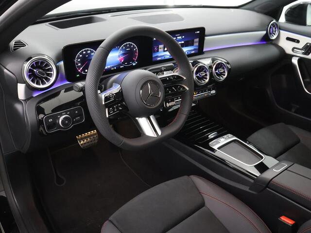 Mercedes-Benz A-KLASSE 180 Business Solution AMG | Panoramaschuifdak | Premium Plus | Nightpakket | 19"Multispaak AMG velgen | Stoelverwarming | 360° camera | Head-up display |