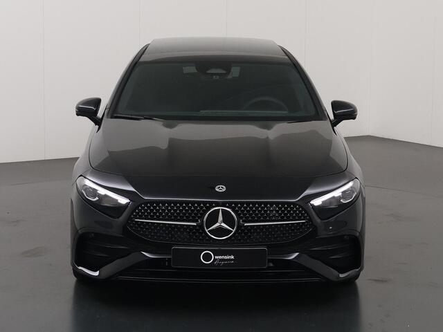 Mercedes-Benz A-KLASSE 180 Business Solution AMG | Panoramaschuifdak | Premium Plus | Head-Up | MULTIBEAM LED | Dodehoekassistent | 19 inch AMG-velgen |
