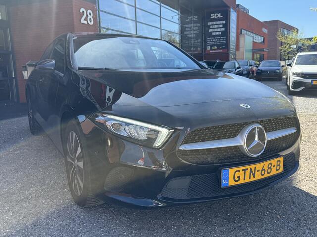 Mercedes-Benz A-KLASSE 250 e Business Line // DEALER ONDERHOUDEN // WIDESCREEN NAVI // CAMERA // CLIMA // CRUISE // STOELVERWARMING //