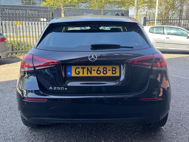 Mercedes-Benz A-KLASSE 250 e Business Line // DEALER ONDERHOUDEN // WIDESCREEN NAVI // CAMERA // CLIMA // CRUISE // STOELVERWARMING //
