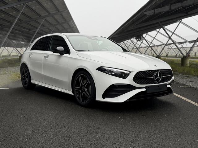 Mercedes-Benz A-KLASSE 180 Business Solution AMG | Night | Panoramadak | Sfeerverlichting | Stoelverwarming | Parkeercamera |