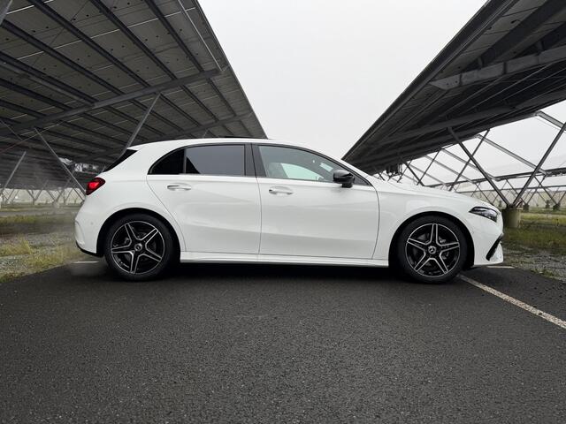 Mercedes-Benz A-KLASSE 180 Business Solution AMG | Night | Panoramadak | Sfeerverlichting | Stoelverwarming | Parkeercamera |