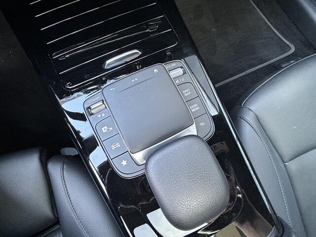 Mercedes-Benz A-KLASSE 200 Luxury 164pk // Panoramadak // Carplay // Sfeerverlichting // MultiBeam LED // Keyless Entry // Camera // Advanced Audio