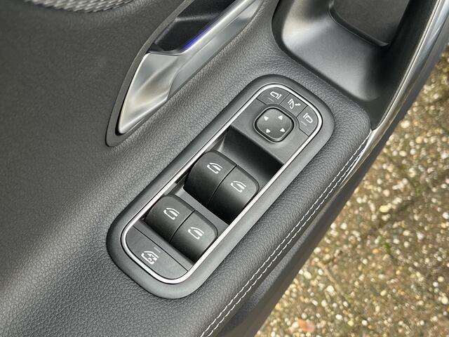 Mercedes-Benz A-KLASSE 180 Star Edition Luxury | Panoramadak | Apple CarPlay | Android Auto | Donkergetint Glas Achter | Sfeerverlichting | Stoelverwarming | Achteruitrijcamera | Parkeersensoren | Elektrisch Inklapbare Buitenspiegels