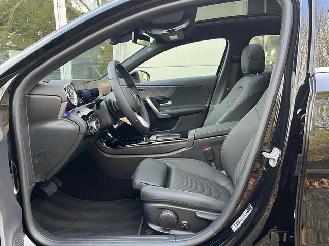 Mercedes-Benz A-KLASSE 180 Star Edition Luxury | Panoramadak | Apple CarPlay | Android Auto | Donkergetint Glas Achter | Sfeerverlichting | Stoelverwarming | Achteruitrijcamera | Parkeersensoren | Elektrisch Inklapbare Buitenspiegels