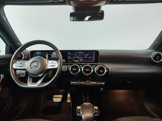 Mercedes-Benz A-KLASSE 180 Business Solution AMG Night Upgrade | NL-auto | Trekhaak Camera | Stoelverwarming | Full LED