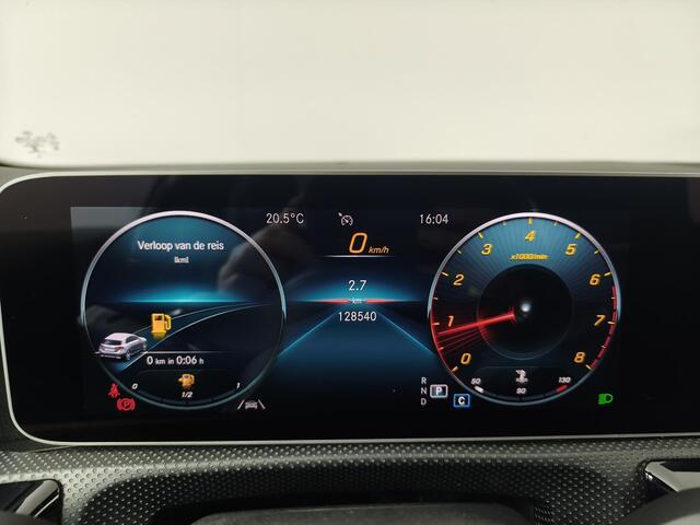 Mercedes-Benz A-KLASSE 180 Business Solution AMG Night Upgrade | NL-auto | Trekhaak Camera | Stoelverwarming | Full LED