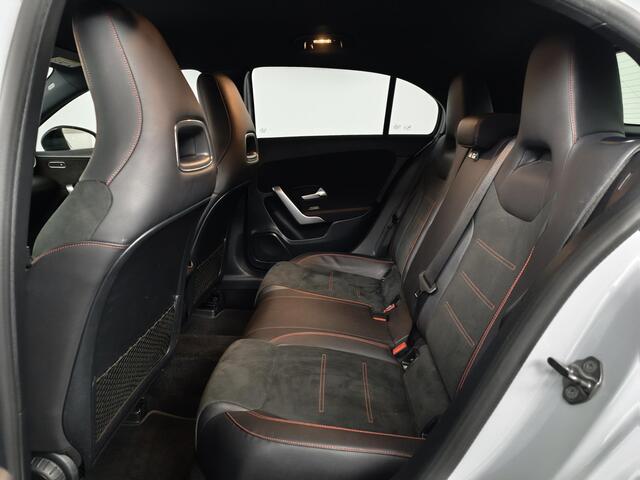 Mercedes-Benz A-KLASSE 180 Business Solution AMG Night Upgrade | NL-auto | Trekhaak Camera | Stoelverwarming | Full LED