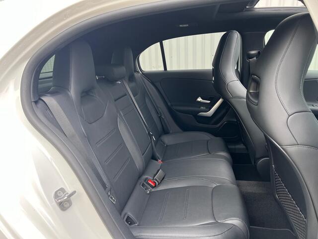 Mercedes-Benz A-KLASSE 250 e Luxury | Panoramadak | Achteruitrijcamera | Stoelverwarming | Sfeerverlichting | Dodehoekassistent | Multibeam LED | Apple & Android Carplay