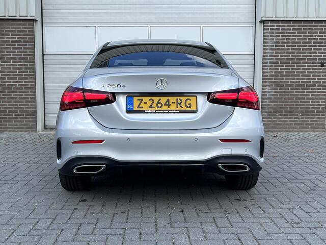 Mercedes-Benz A-KLASSE Limousine 250 e AMG Line | Night Pakket | Panoramadak | Premium Pakket | Multibeam LED Koplampen | Dodehoekassistent | Advanced Sound System | Apple CarPlay | Android Auto | Sfeerverlichting | Stoelverwarming | Achteruitrijcamera