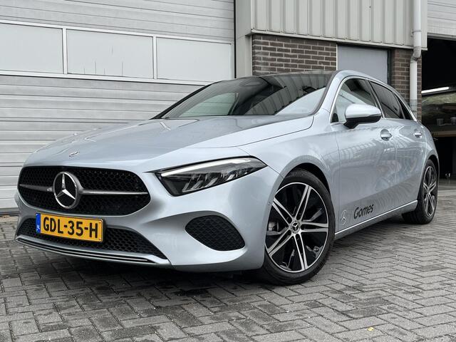 Mercedes-Benz A-KLASSE 180 Star Edition Luxury Line | Panoramadak | Apple CarPlay | Android Auto | Sfeerverlichting | Stoelverwarming | Achteruitrijcamera | Parkeersensoren | Elektrisch Inklapbare Buitenspiegels