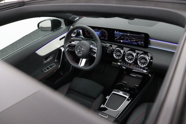 Mercedes-Benz A-KLASSE 250 e AMG Line | Premium Pakket | Night Pakket | Panoramadak | Burmester Surround Sound | MULTIBEAM LED Koplampen | Dodehoekassistent | Sierdelen Aluminium