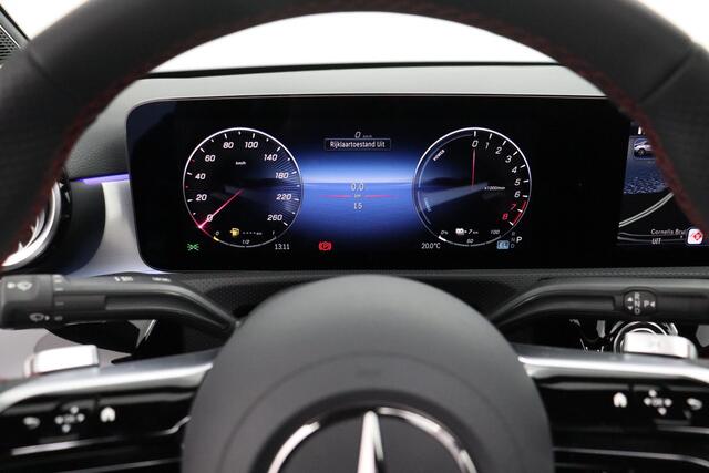 Mercedes-Benz A-KLASSE 250 e AMG Line | Premium Pakket | Night Pakket | Panoramadak | Burmester Surround Sound | MULTIBEAM LED Koplampen | Dodehoekassistent | Sierdelen Aluminium