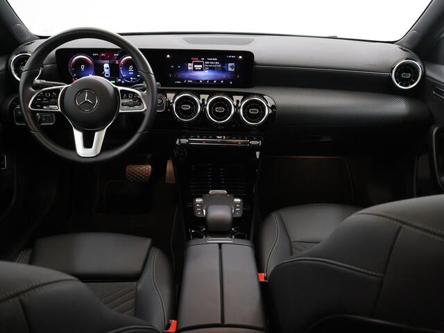 Mercedes-Benz A-KLASSE 250 e Business Line | Rijdt tot 70km volledig elektrisch | Panoramadak | Rijassistentiepakket Plus | Stoelverwarming | Distronic | Achteruitrijcamera |