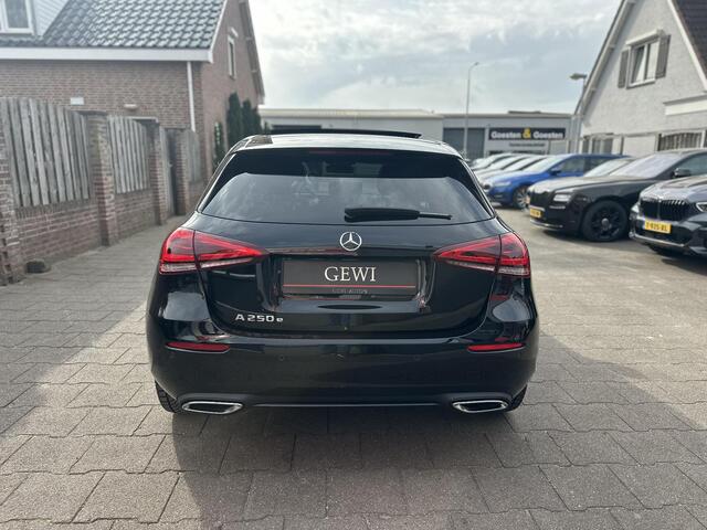 Mercedes-Benz A-KLASSE 250 e Luxury Line Pano|Sfeer|Matrix|Nightpakket
