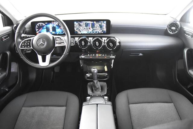 Mercedes-Benz A-KLASSE 180 Business Solution *1ste Eigenaar*Widescreen*Stoelverwarming*Navigatie*