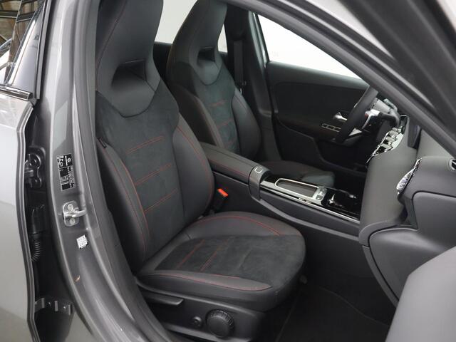 Mercedes-Benz A-KLASSE 250e Business Solution AMG | Panoramaschuifdak | Stoelverwarming | Achteruitrijcamera | MULTIBEAM LED | Nightpakket |