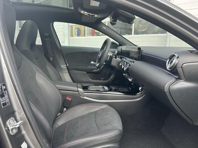 Mercedes-Benz A-KLASSE 250 e Business Solution AMG | Night Pakket | Panoramadak | MULTIBEAM LED Koplampen | Stoelverwarming | Sfeerverlichting | Apple CarPlay | Android Auto | Sierdelen Lindehout Zwart | Elektrisch Inklapbare Buitenspiegels | Achteruitrijcamera | Parkeersensore
